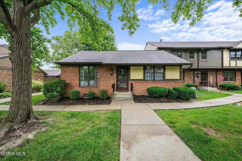 22 Knollwood Drive, Perrysburg, OH 43551