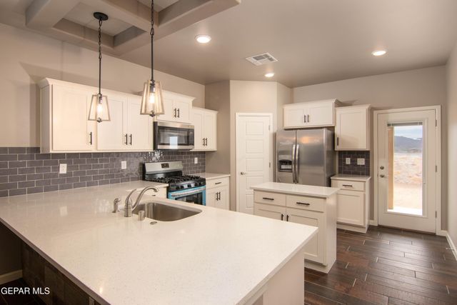 6050 TIN HILL Street, Santa Teresa, NM 88008