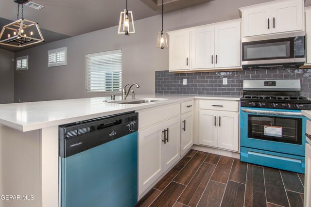 6050 TIN HILL Street, Santa Teresa, NM 88008