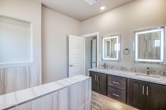 6050 TIN HILL Street, Santa Teresa, NM 88008