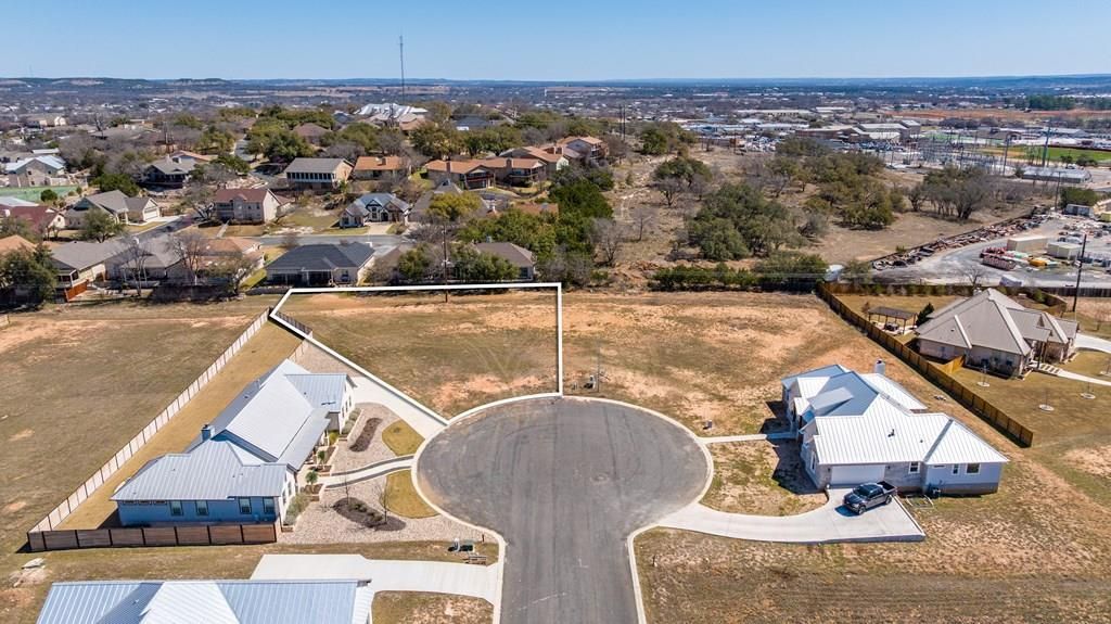 608 Gibson CT, Fredericksburg, TX 78624