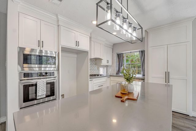 3031 Creek Manor Drive, Houston, TX 77339
