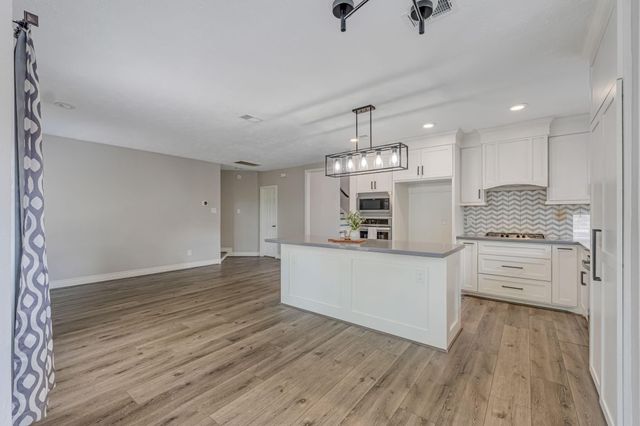 3031 Creek Manor Drive, Houston, TX 77339