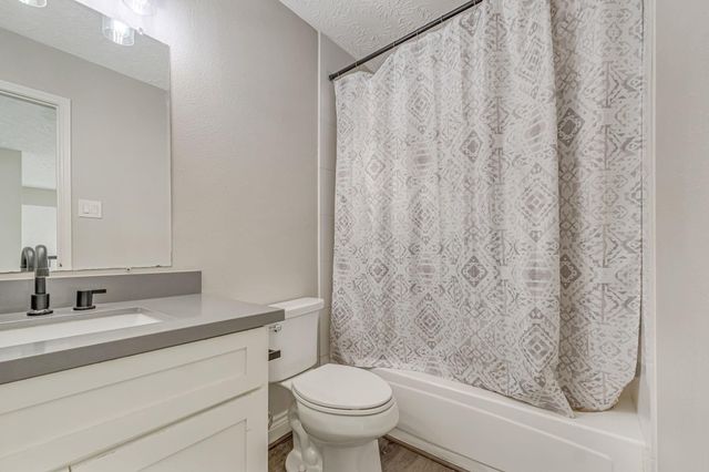 3031 Creek Manor Drive, Houston, TX 77339