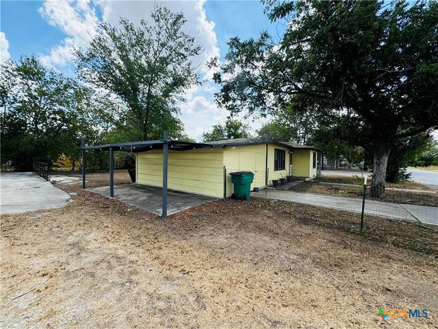 2003 N Guadalupe Street, Seguin, TX 78155