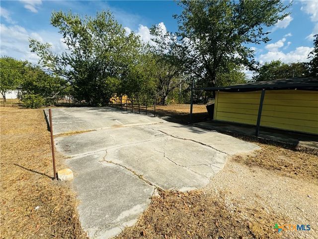 2003 N Guadalupe Street, Seguin, TX 78155
