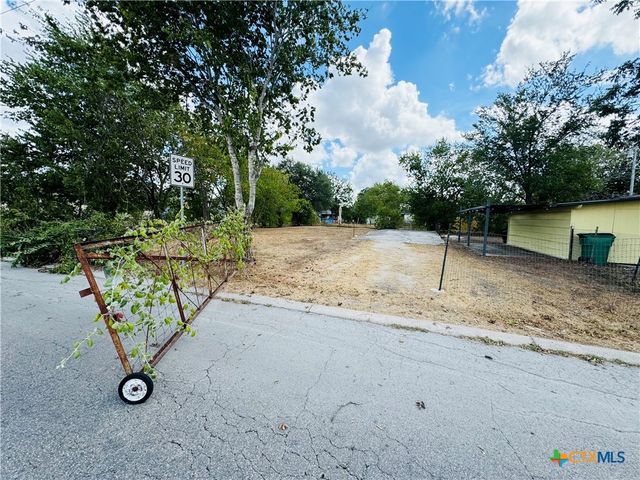 2003 N Guadalupe Street, Seguin, TX 78155