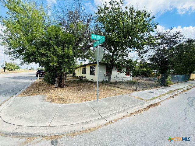 2003 N Guadalupe Street, Seguin, TX 78155