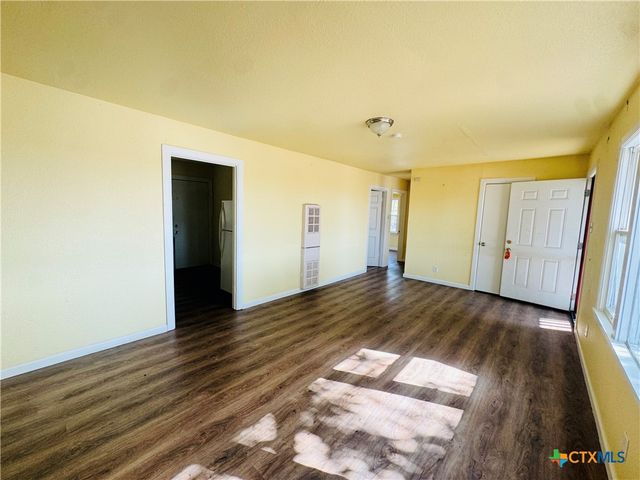 2003 N Guadalupe Street, Seguin, TX 78155