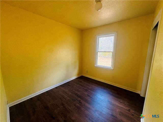 2003 N Guadalupe Street, Seguin, TX 78155
