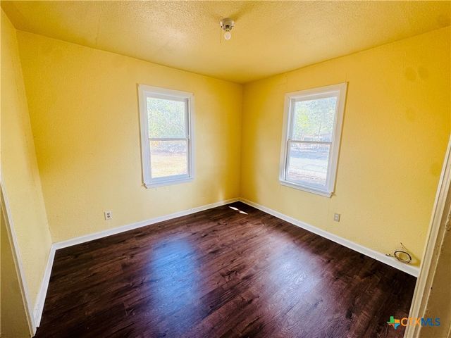 2003 N Guadalupe Street, Seguin, TX 78155