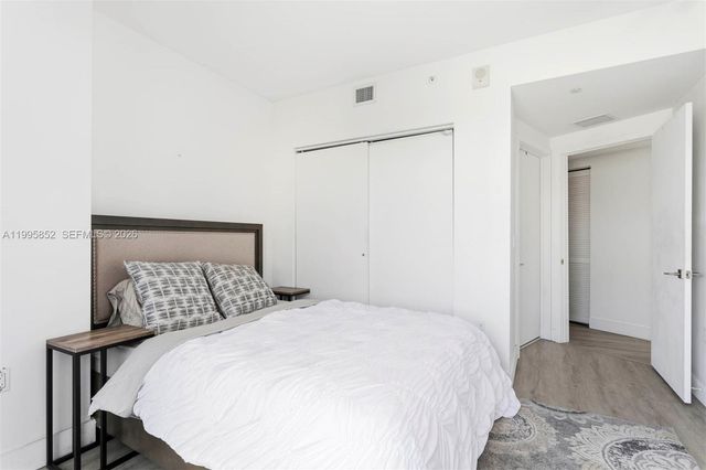 121 NE 34th St 1001, Miami, FL 33137