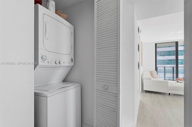 121 NE 34th St 1001, Miami, FL 33137