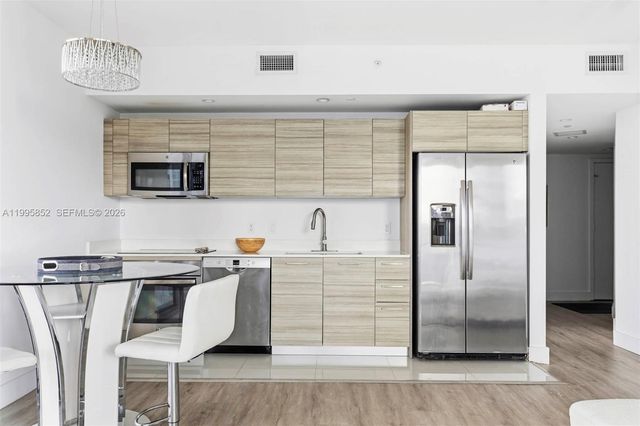 121 NE 34th St 1001, Miami, FL 33137