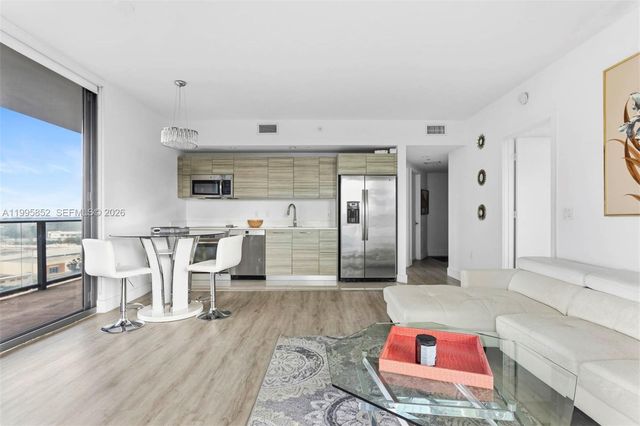 121 NE 34th St 1001, Miami, FL 33137