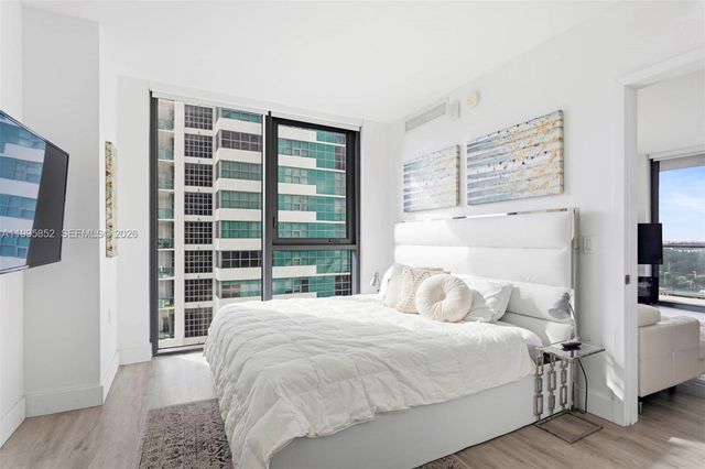 121 NE 34th St 1001, Miami, FL 33137