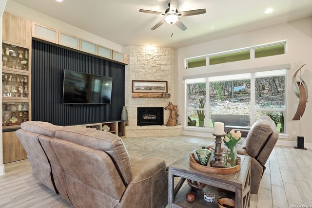 184 Windmill Vly, Spring Branch, TX 78070