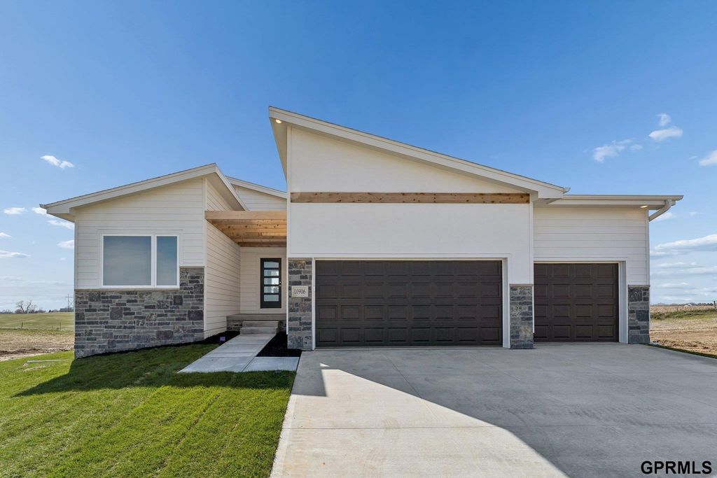 10906 S 222 Street, Gretna, NE 68028
