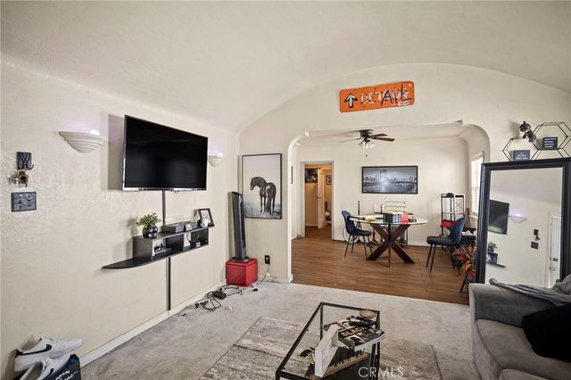 720 E 82nd Street, Los Angeles, CA 90001