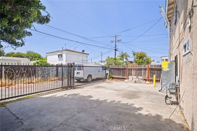 720 E 82nd Street, Los Angeles, CA 90001