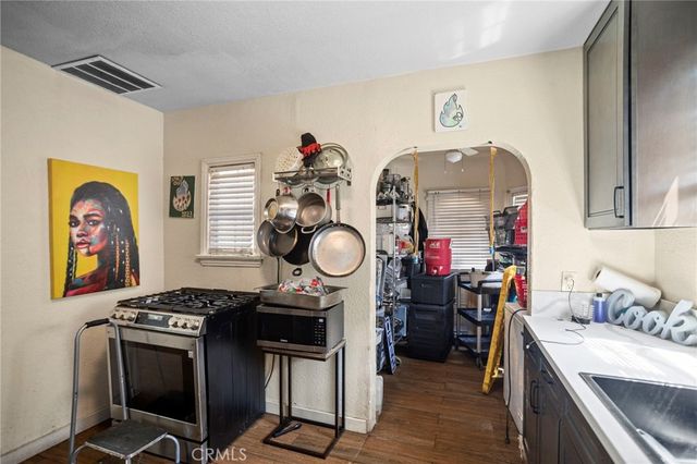 720 E 82nd Street, Los Angeles, CA 90001
