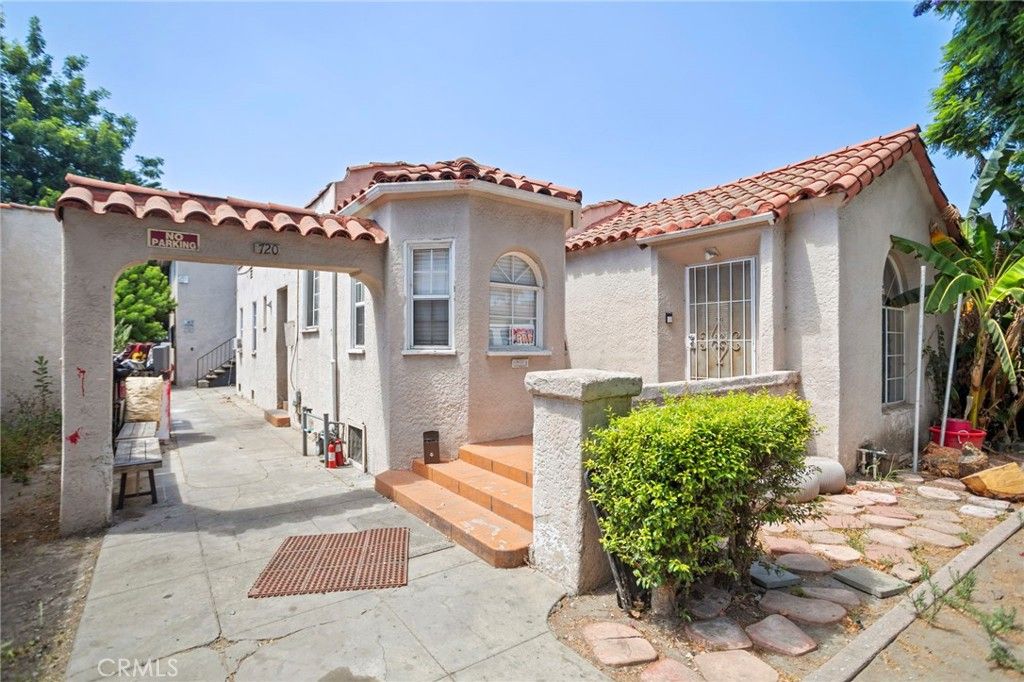 720 E 82nd Street, Los Angeles, CA 90001