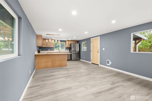 18011 Jordan St, Rochester, WA 98579
