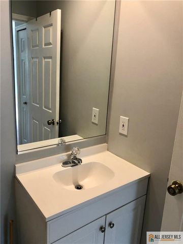 244 Crosspointe Drive 244, East Brunswick, NJ 08816
