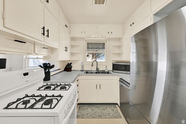 789 N HILL VILLA DRIVE DR, Layton, UT 84041