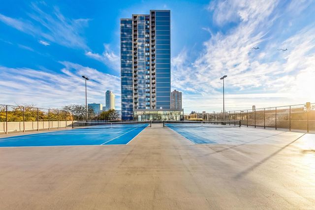 5320 N Sheridan Road 2507, Chicago, IL 60640