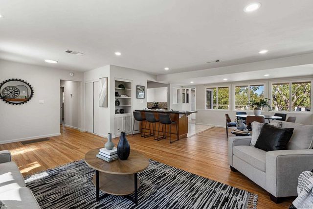 8530 Rockledge Rd, La Mesa, CA 91941