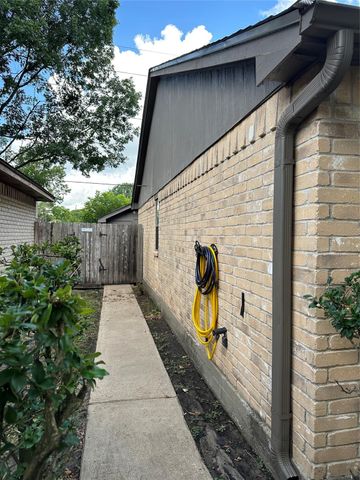 3706 Luton Park Drive, Houston, TX 77082