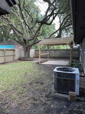 3706 Luton Park Drive, Houston, TX 77082