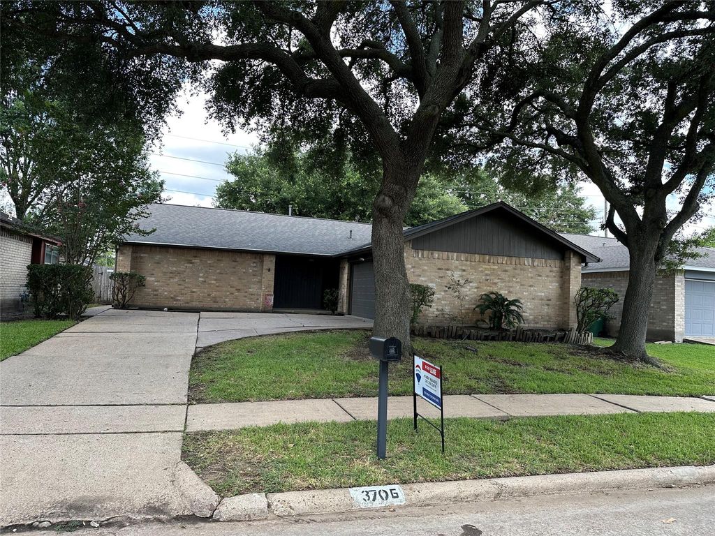 3706 Luton Park Drive, Houston, TX 77082