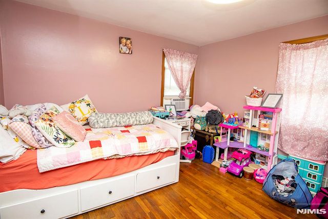78 Dudley Drive, Bergenfield, NJ 07621
