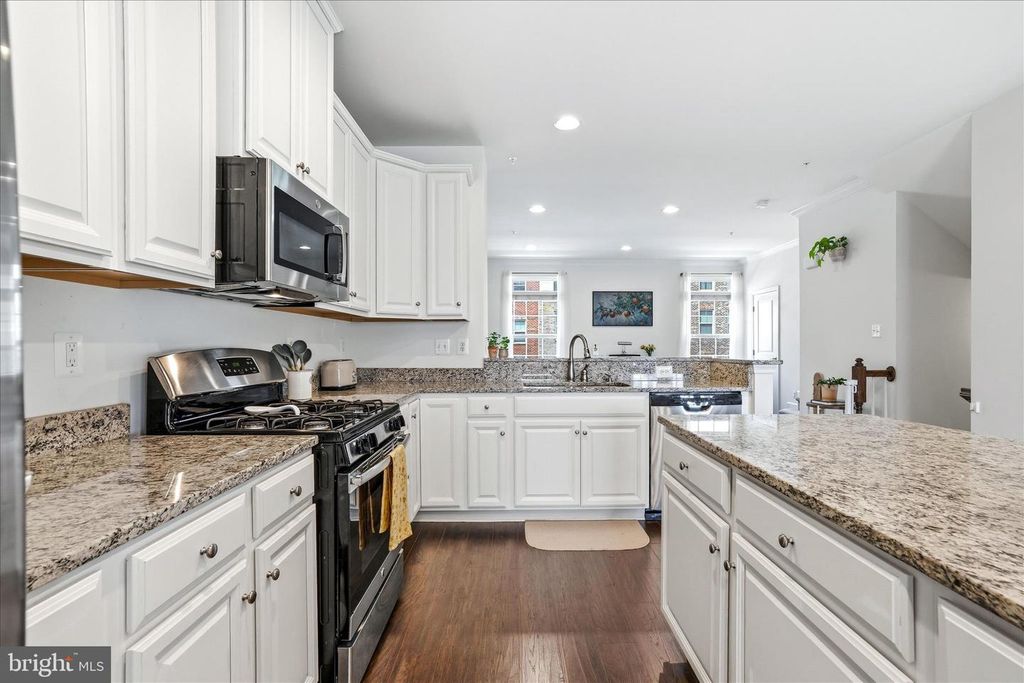 Image 11 of property listing at 5923 LEBEN DR, Frederick, MD 21703