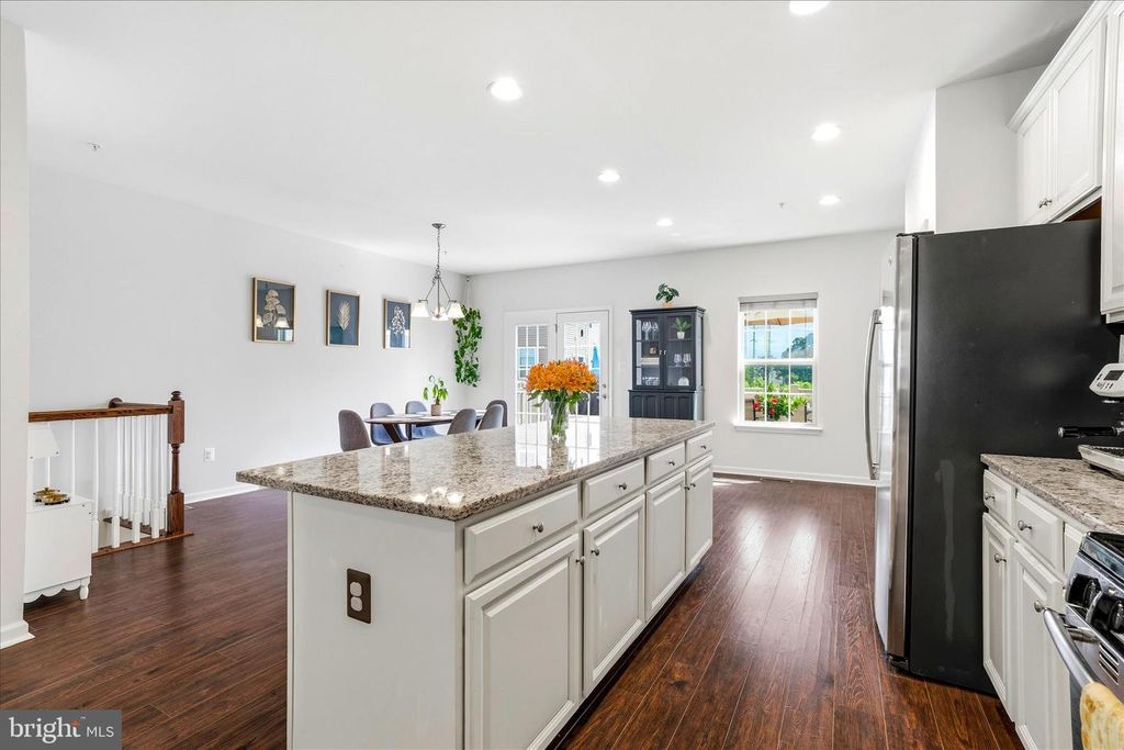 Image 12 of property listing at 5923 LEBEN DR, Frederick, MD 21703