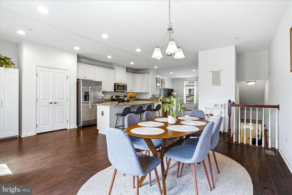 Image 14 of property listing at 5923 LEBEN DR, Frederick, MD 21703