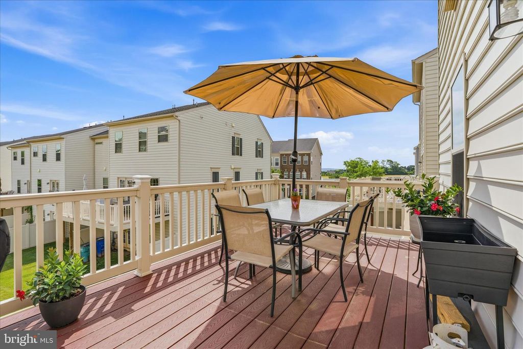 Image 16 of property listing at 5923 LEBEN DR, Frederick, MD 21703