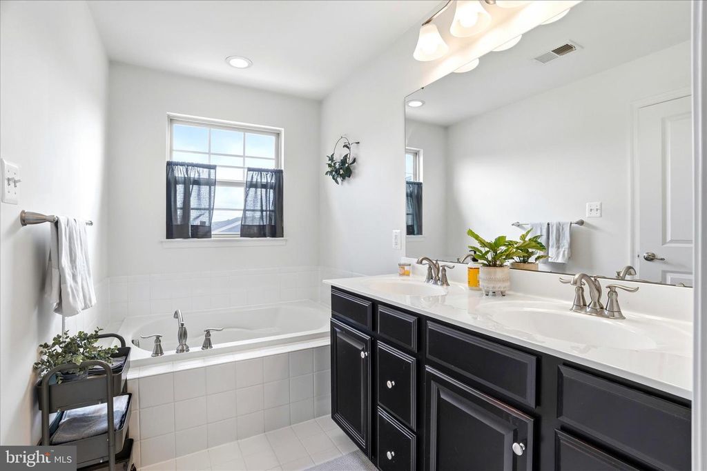 Image 23 of property listing at 5923 LEBEN DR, Frederick, MD 21703