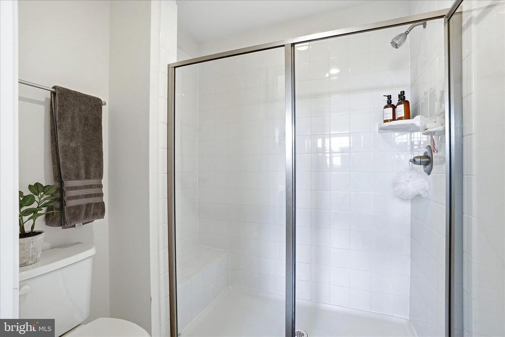 Image 25 of property listing at 5923 LEBEN DR, Frederick, MD 21703