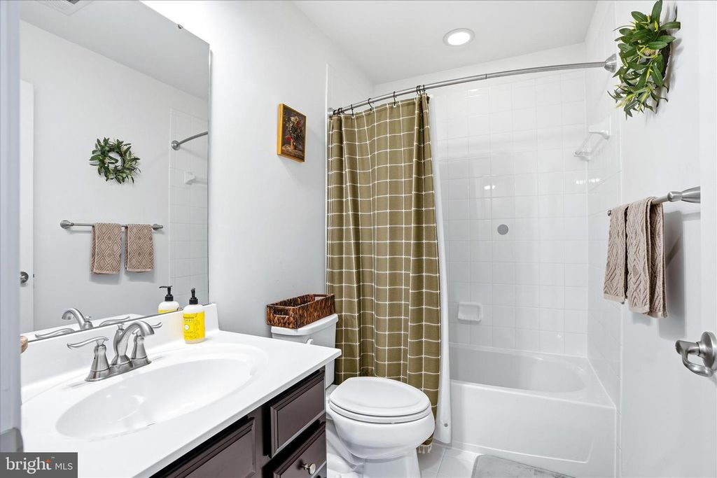 Image 28 of property listing at 5923 LEBEN DR, Frederick, MD 21703