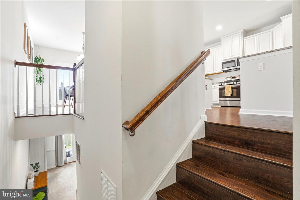 Image 3 of property listing at 5923 LEBEN DR, Frederick, MD 21703