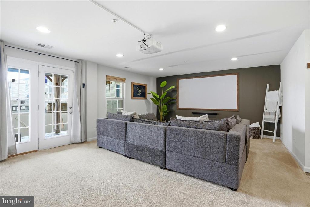 Image 33 of property listing at 5923 LEBEN DR, Frederick, MD 21703