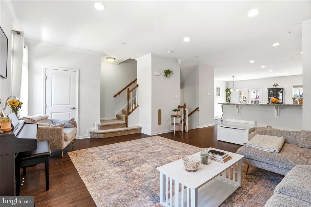 Image 6 of property listing at 5923 LEBEN DR, Frederick, MD 21703