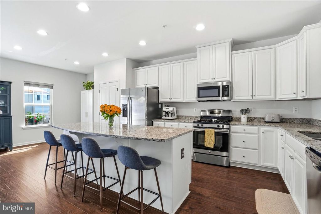 Image 8 of property listing at 5923 LEBEN DR, Frederick, MD 21703