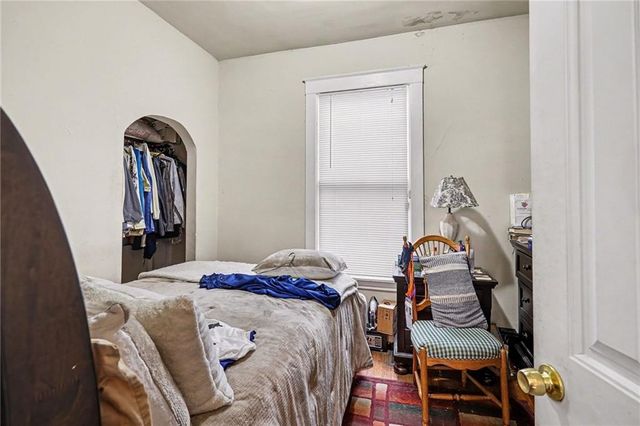 3220 E 11th Street, Kansas City, MO 64127