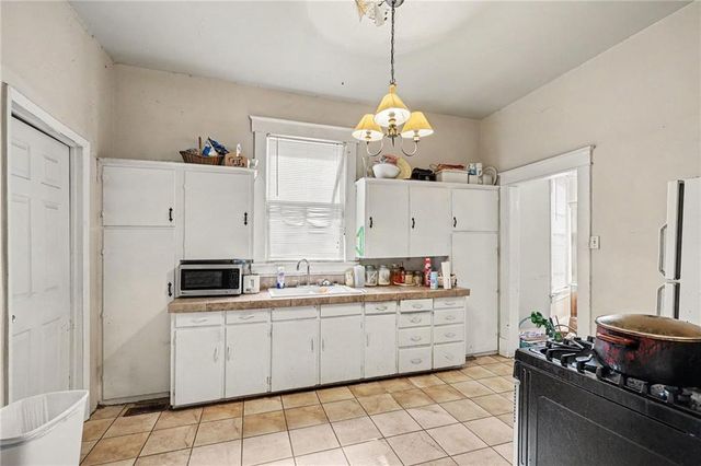 3220 E 11th Street, Kansas City, MO 64127