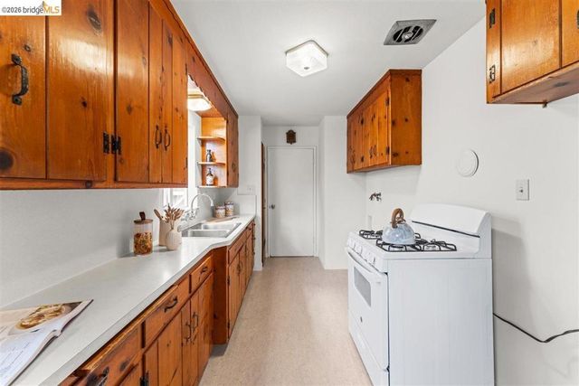 5832 San Jose Ave, Richmond, CA 94804