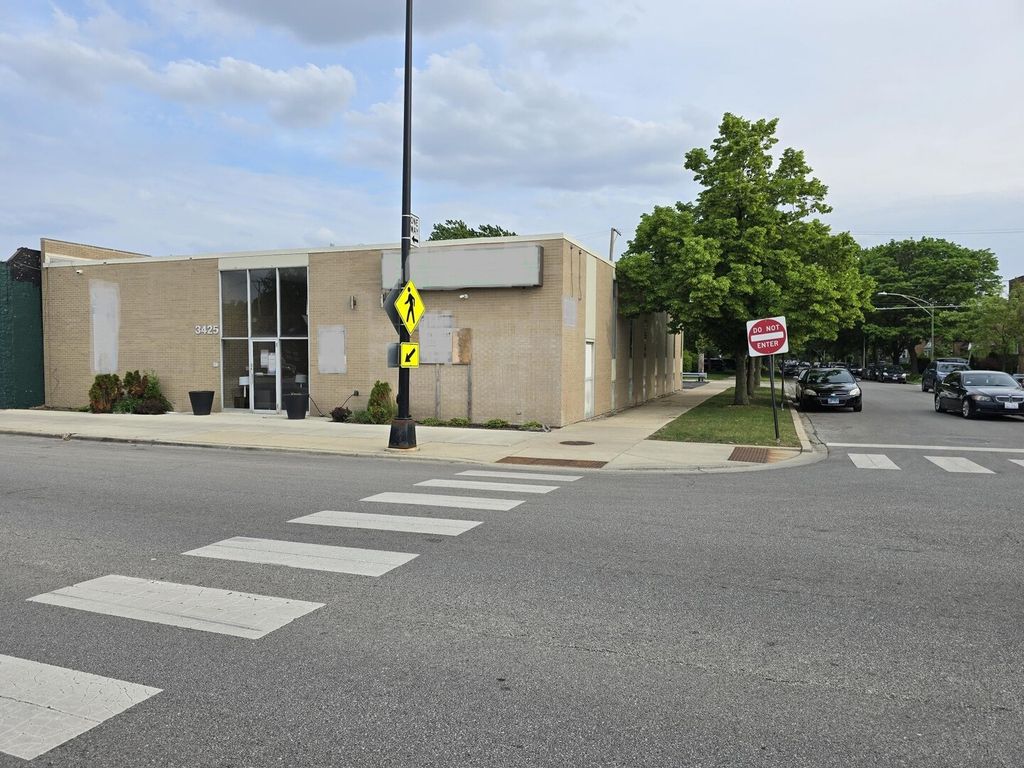 3425 W Peterson Avenue, Chicago, IL 60659